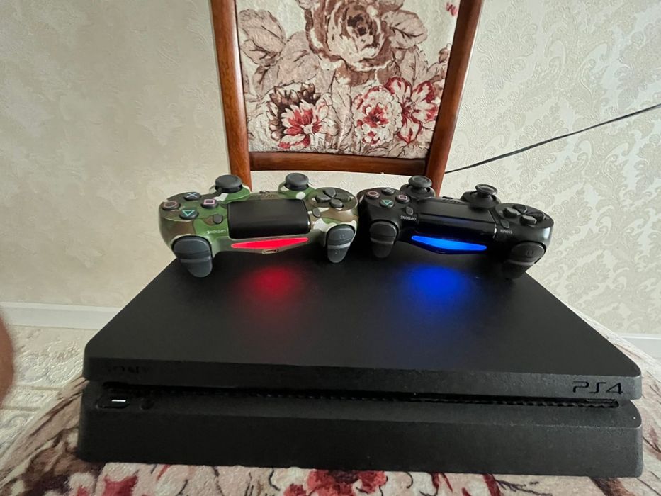 Продаём ps4 слим
