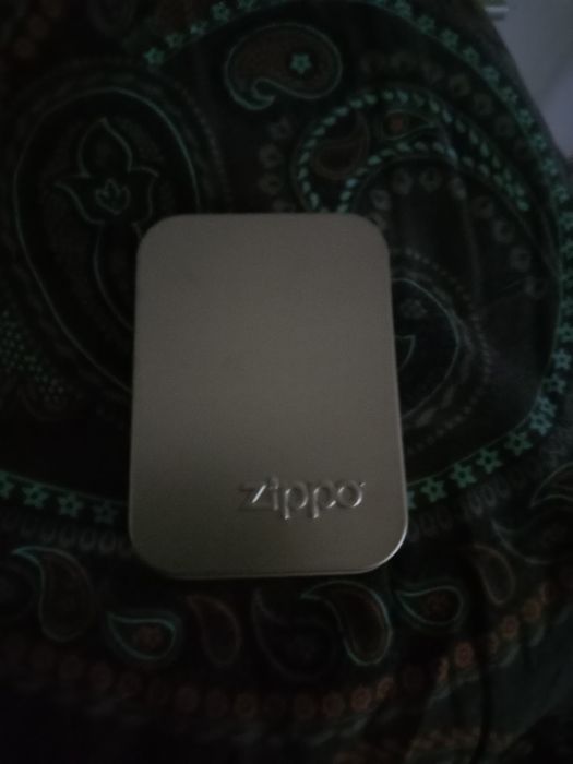 Zippo новая. Зажигалка