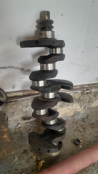 Коленвал от двигателя мазда LF 2.0