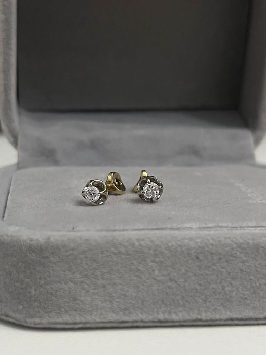 ,Золотые серьги с бриллиантами