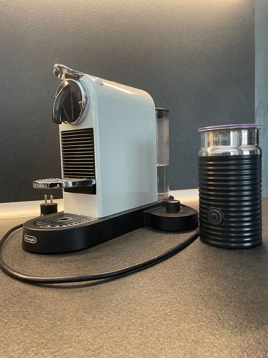Кафе машина Nespresso Delonghi