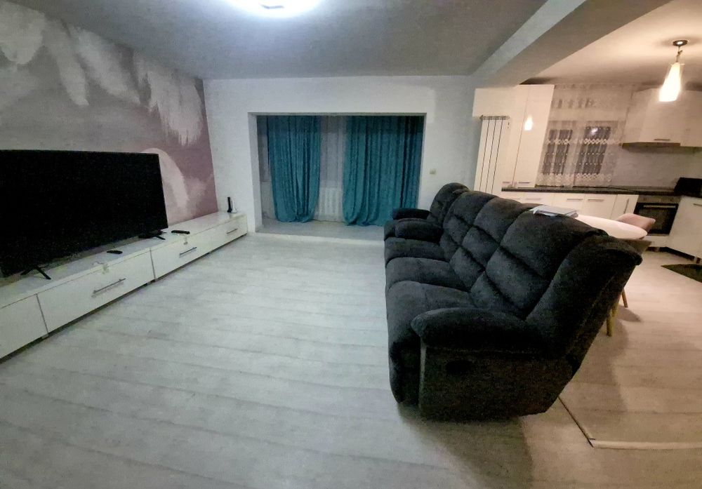 Vand/ Inchiriez   Apartament 4 camere, langa AXA Cafe