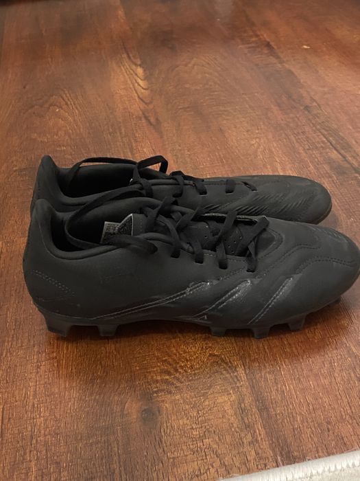 Футболный бутсы adidas