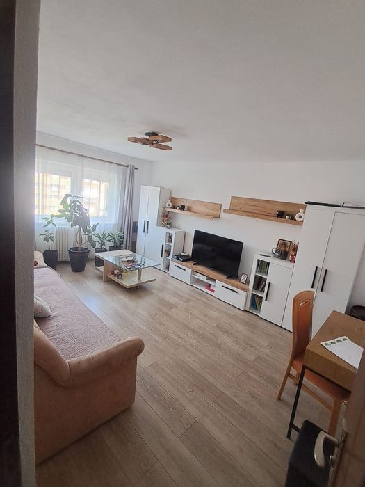 Vand apartament zona cetate