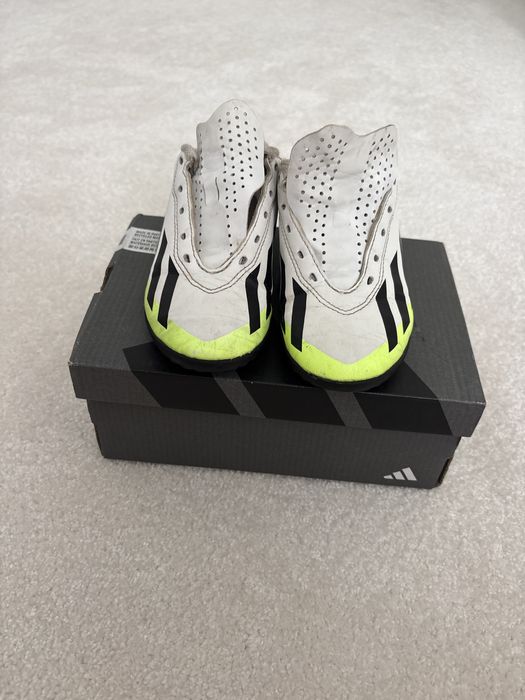 Детски футболни обувки Adidas – бяло, черно и неоновозелено
