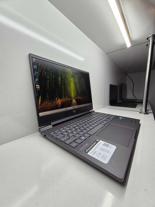 HP Victus Gaming Core i5-13420H RTX 3050 6GB  8/512gb