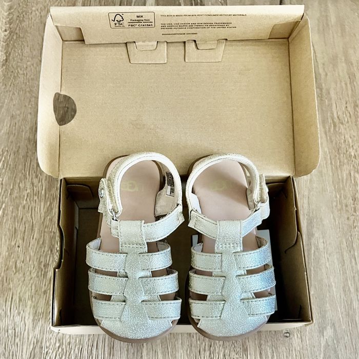 Детски сандали UGG 23.5 номер