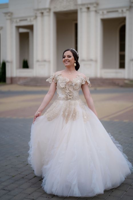 Rochie de  mireasă cu corset la spate