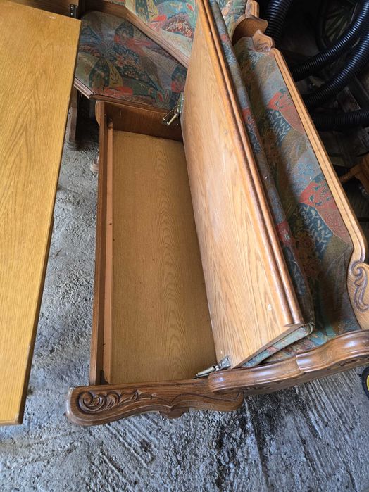 Colțar cu masa si scaune