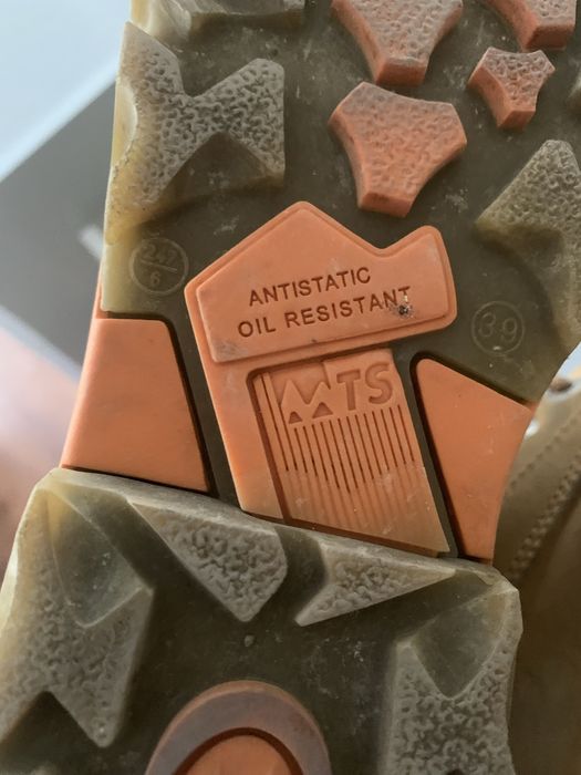 Продам рабочую ботинку спец.обувь