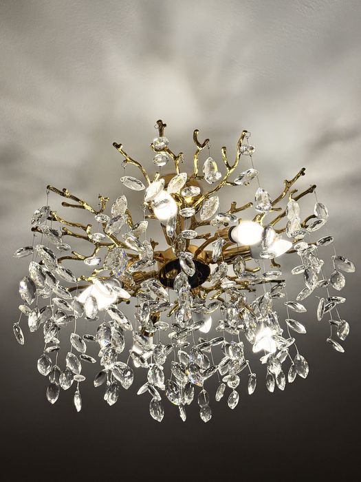 Продам люстру почти новую