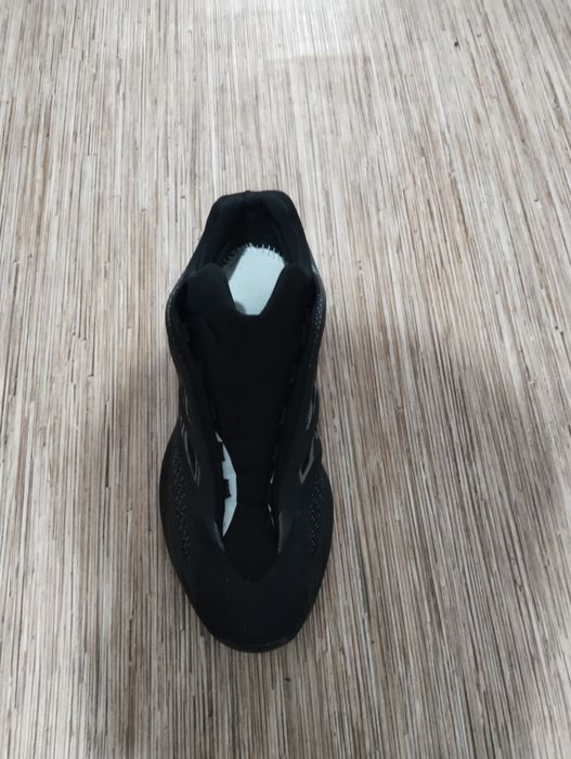 продаю Адидас Easy 700