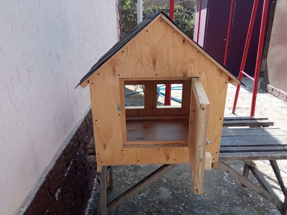 Домик, будка для кошек