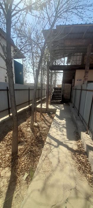 Uy satiladi. Kelisimli