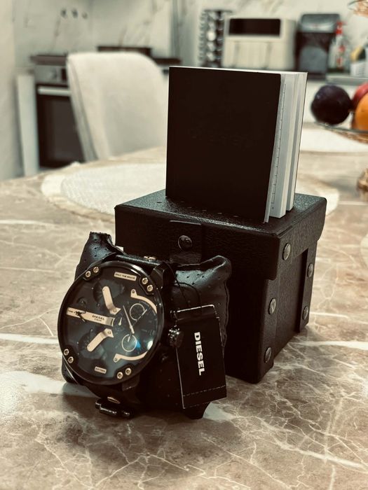 Продавам часовник Diesel