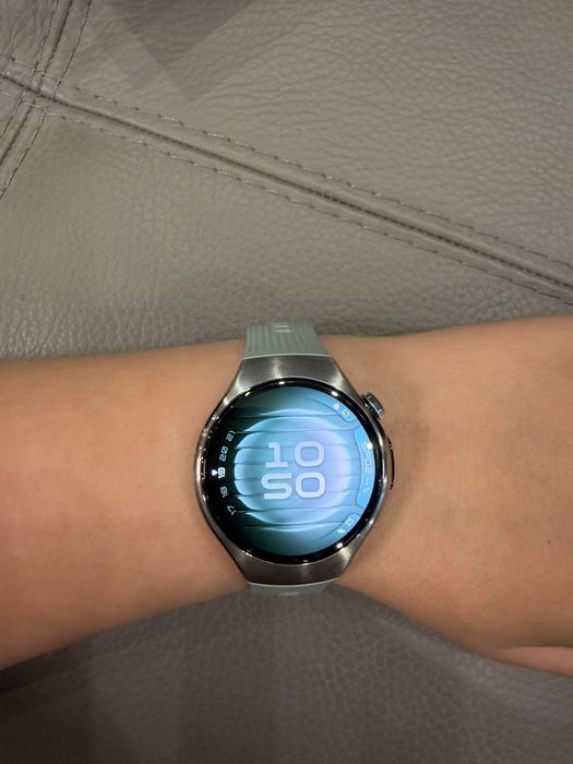 Huawei Watch 5 42 mm,Green, в гаранция до 17.05.2027