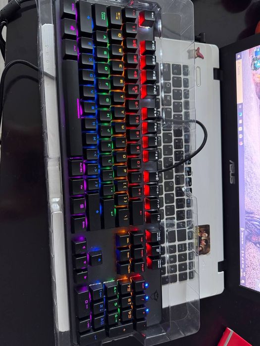 Продавам механична геймърска клавиатура Trust GXT Asta