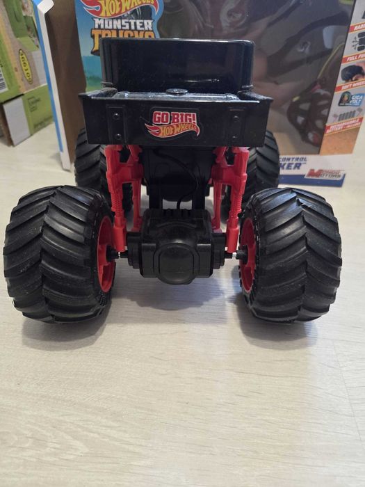 Mașină cu telecomandă Hot Wheels Monster Truck Bone Shaker ca NOUĂ