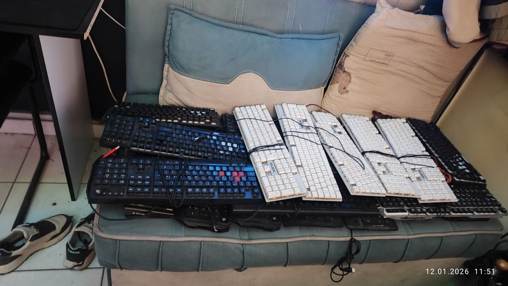 Klaviaturalar sotiladi xech qanday aybi yoq