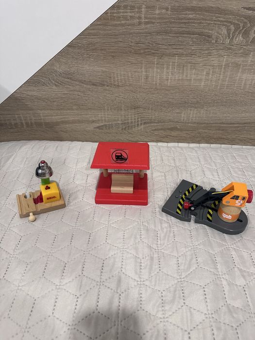 Дървени аксесоари за игра с влакчета и релси