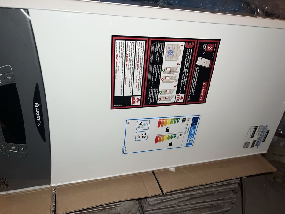 Vând centrală pe gaz Ariston