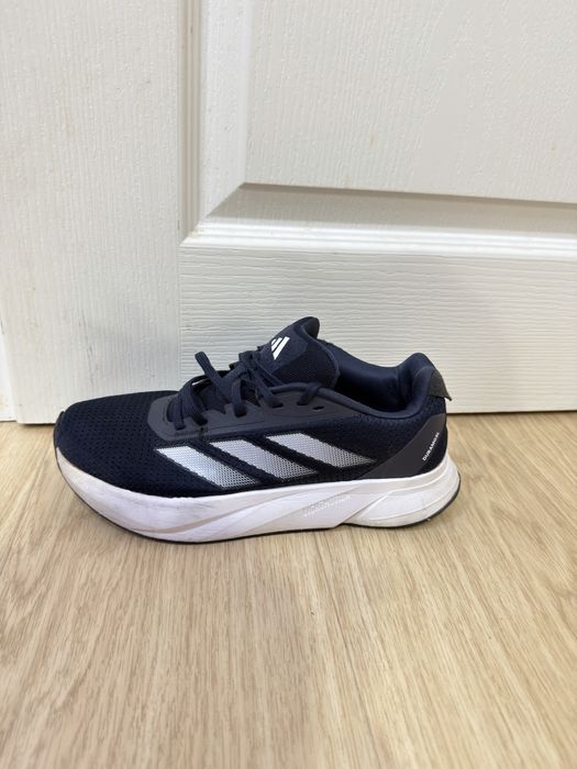 Продавам обувки adidas