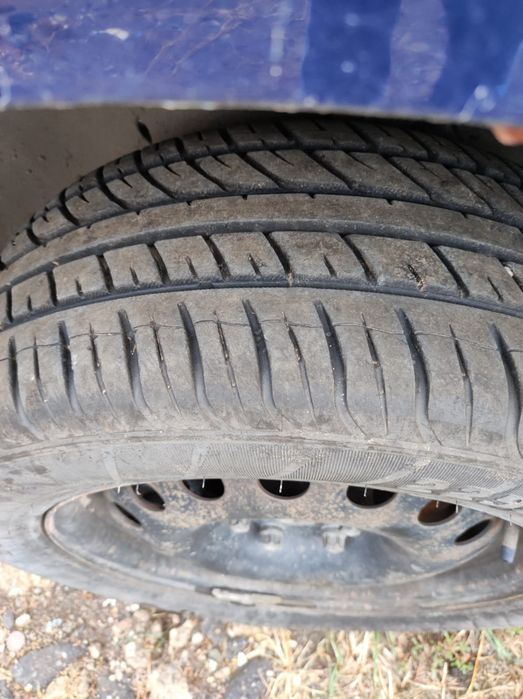 Vând cauciucuri cu tot cu jante de dimensiunea 225x55x16