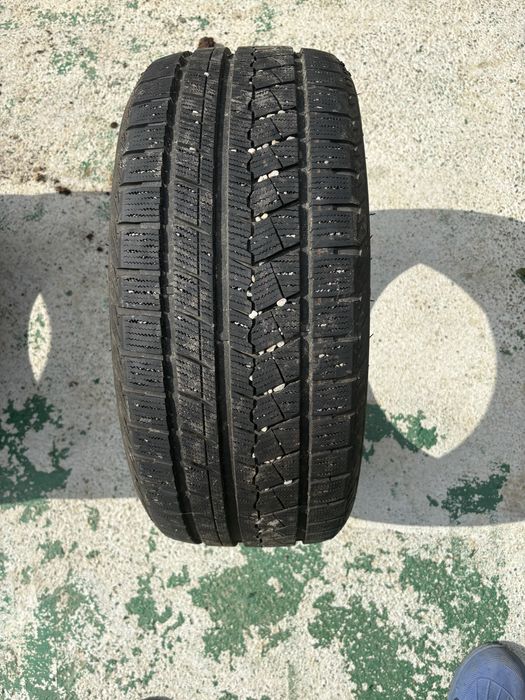 De vanzare cauciuc de iarna 235/45R17
