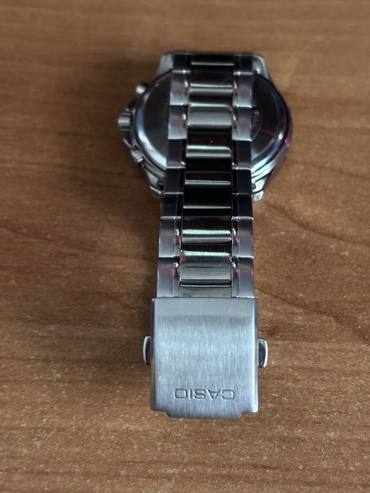 Продам кварцевые часы Casio