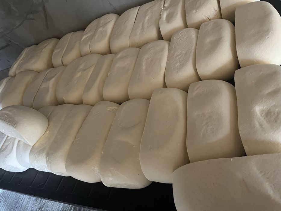 Branza de vaca semi sarata