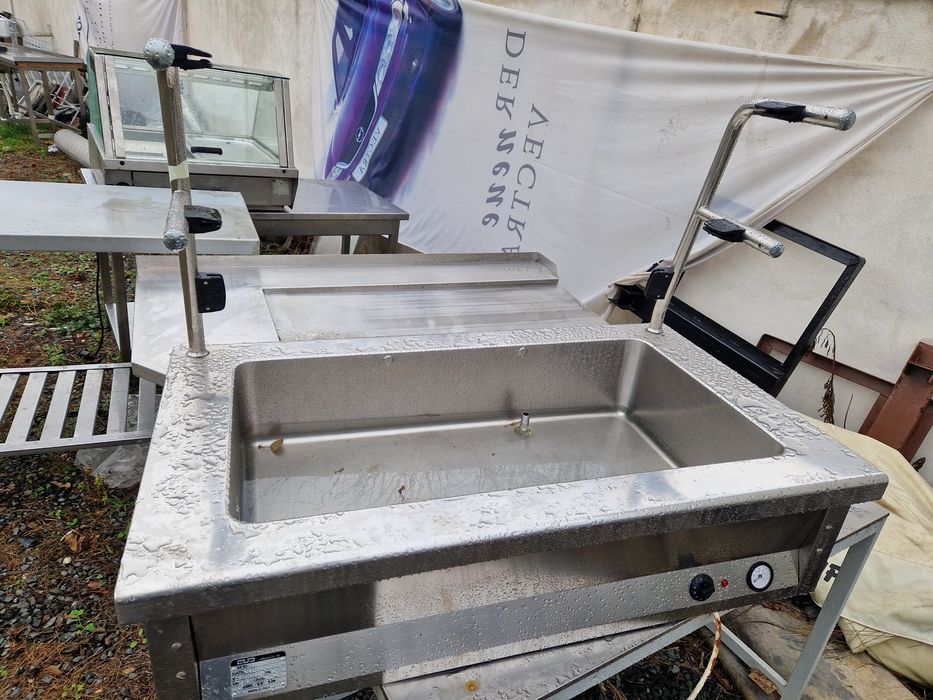 Masa calda, Vitrina calda sau rece, de expunere, de banc sau cu banc