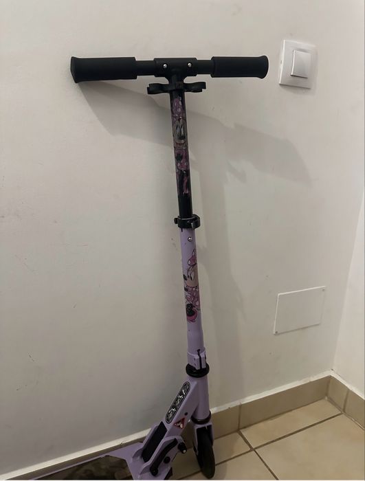 Teotineta copii mov, in stare buna, plus casca de protcetie