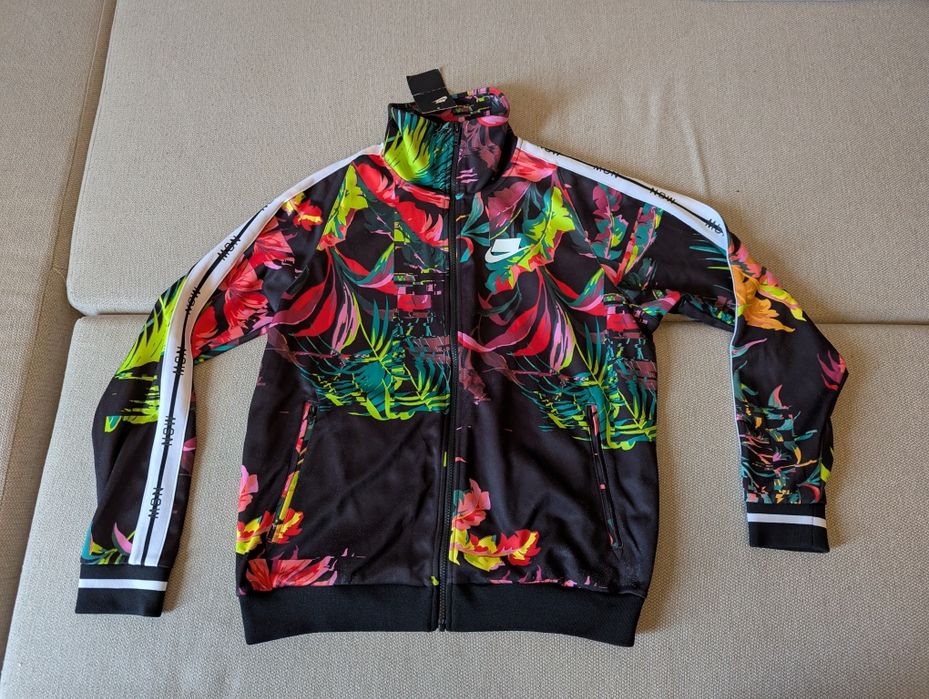 Нов суитчър (с етикет) – Nike, M размер (Nike Men's Sportswear Nsp Trk Aop Jacket)