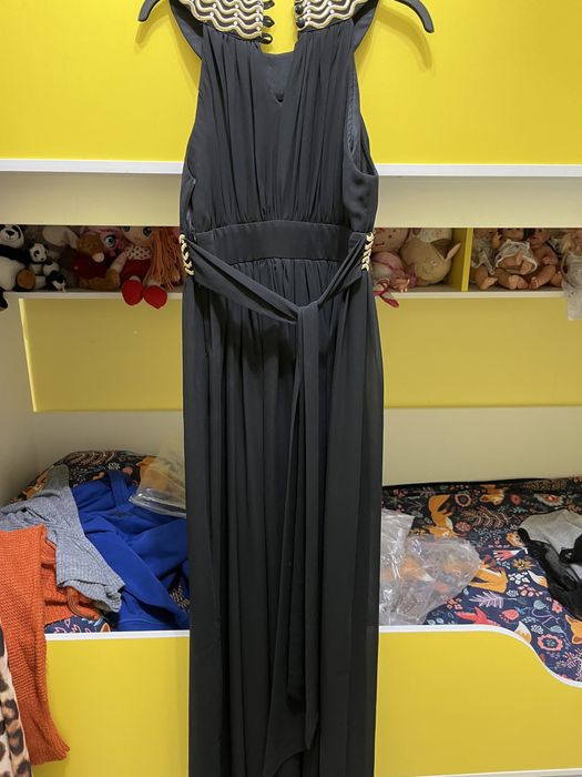 Платья вечерние