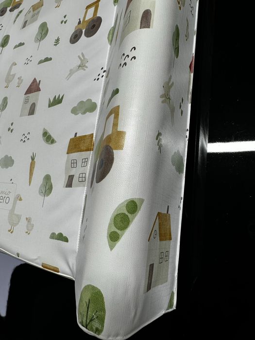 Masa pentru infasat de perete rabatabila cu perna