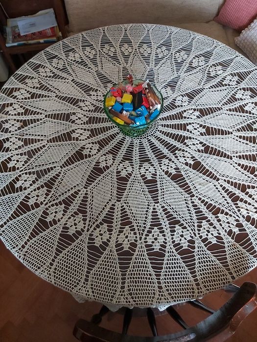 Ръчно изплетени покривки за кръгла маса  , ръчно изработени
