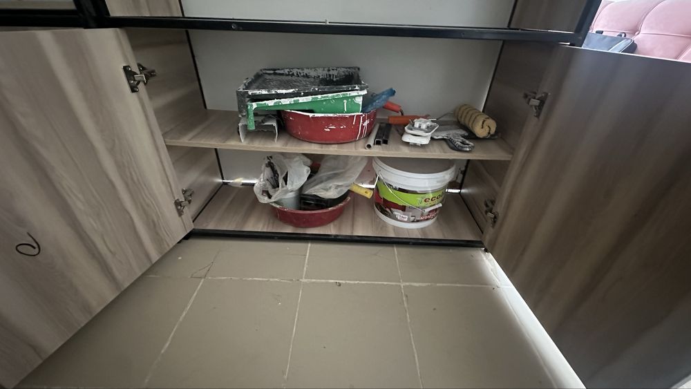 Продам шкаф. Имеется три штуки шкафа