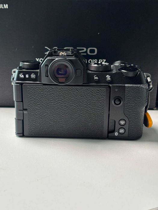 Fujifilm X-S20 + obiectiv kit 15-45mm (ca nou) (garantie 04.09.2027)