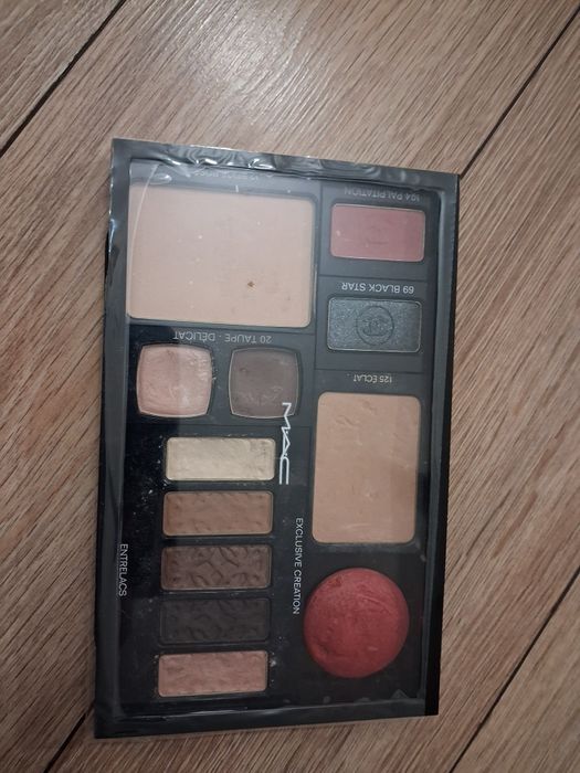 Палитра Сенки и пудра и руж за 75 лв