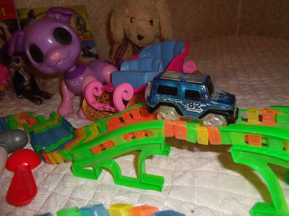 Детские игрушки и книжки