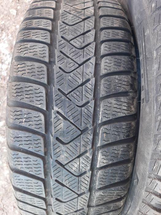 Продам шины 205/60/16 пирелли.