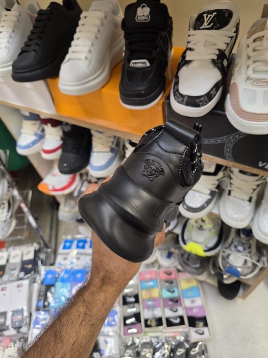 Adidasi versace chain reaction