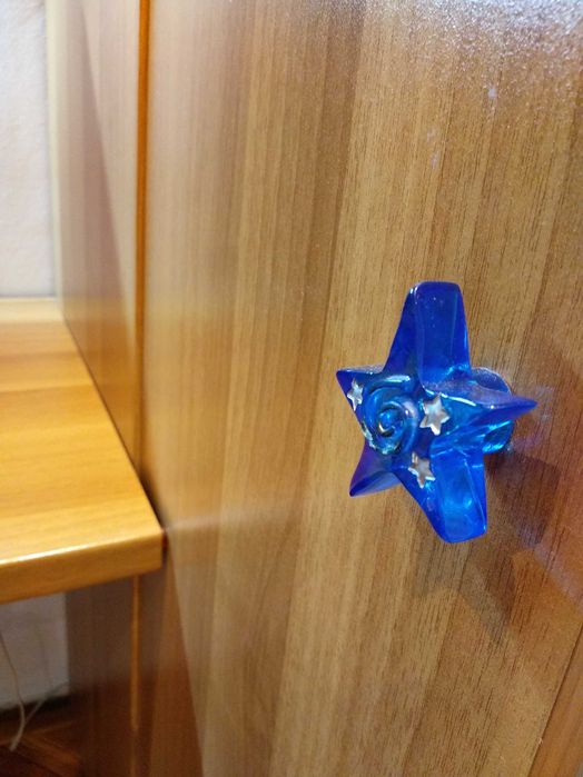 Vând mobilă tineret pt. dormitor cu birou incorporat. Preț 1250 lei.