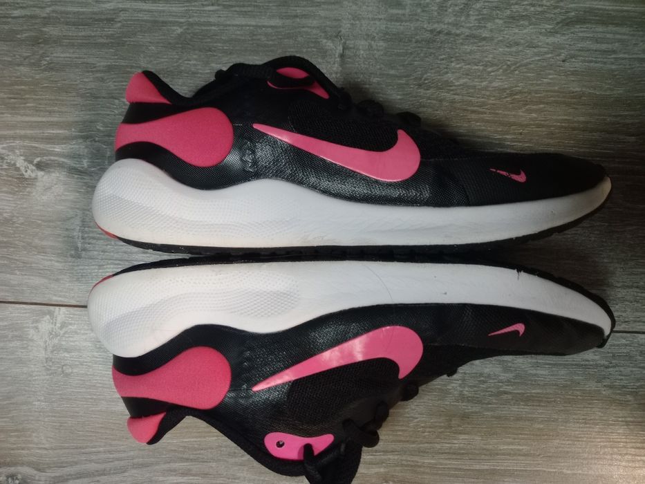 NIKE Revolutoin маратонки  35.5н