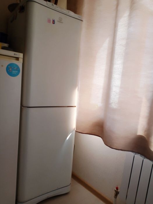 В продаже холодильник Indesit