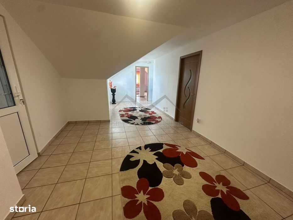 Casă P+1+beci înalt, cu 2 spații comerciale și 740 mp teren Victoria