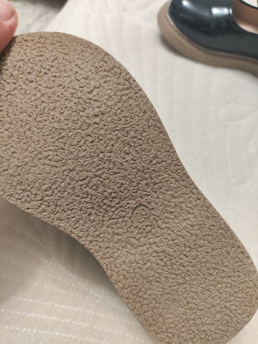 Продам туфли для девочки  29 размер