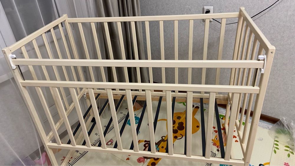 Продам  детскую кроватку 5000