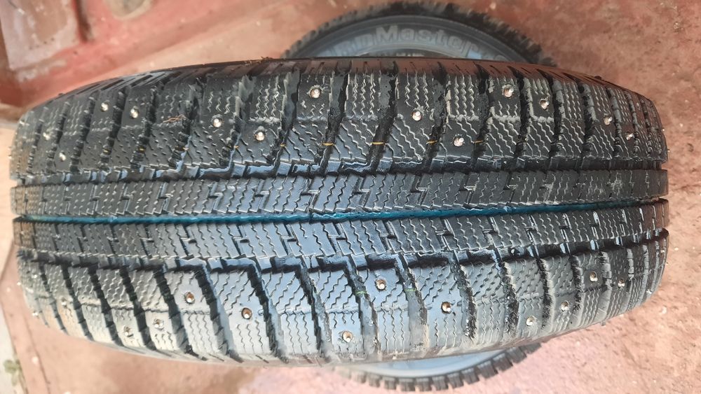 Продам шины шипованные , бу и без дисков