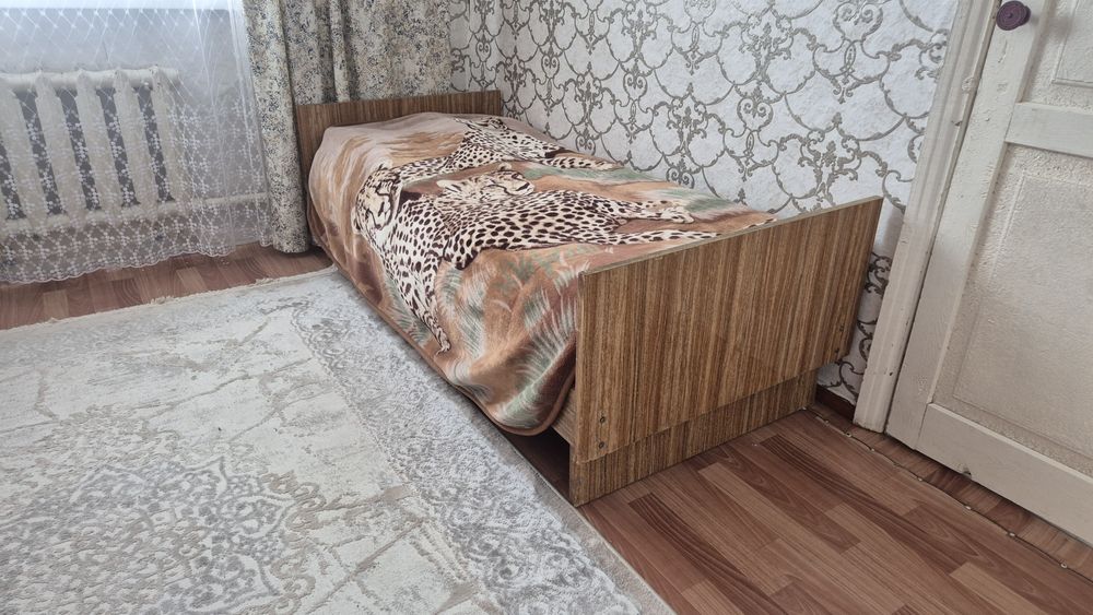 Продам мебель б/у , морозильник MIdea